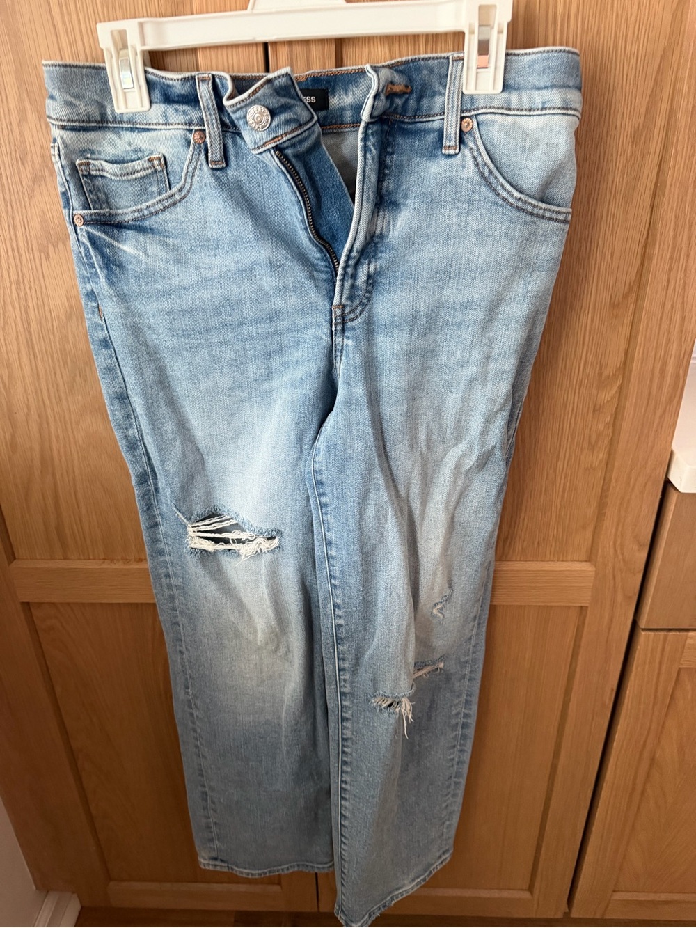 Express Light Wash Women's Distressed Jeans - Light Blue